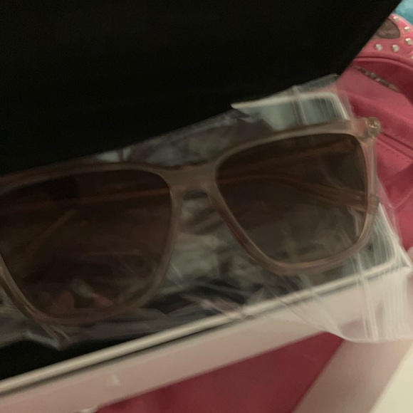 Givenchy Rose Gold Pink Designer Sunglasses πΆοΈ (Limited Edition) Brand new - Picture 4 of 7